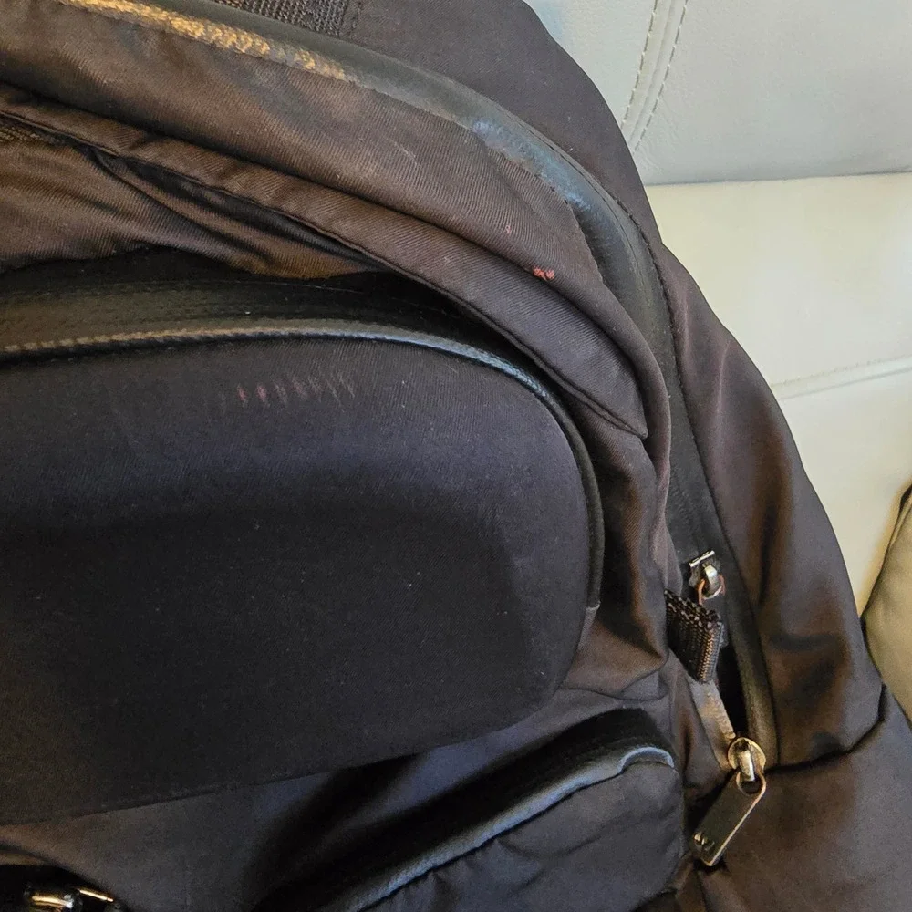 Rare Out Of Print Lululemon Cruiser Backpack Bag Black Pockets‎ Zip